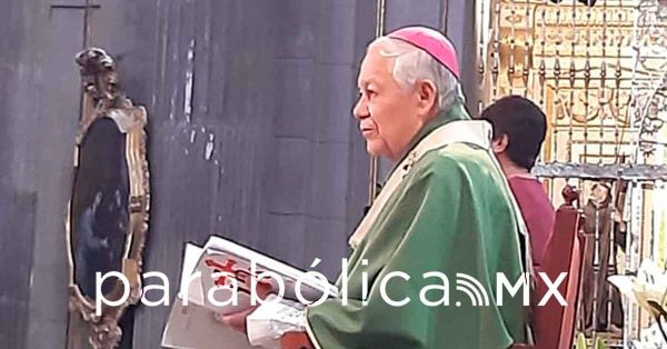 Reza la Arquidi&oacute;cesis por maestro LGBT+ asesinado en Santiago Miahuatlan