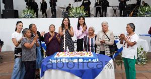 Celebra Lupita Cuautle a Personas Adultas Mayores en su d&iacute;a