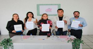 Signan convenio SMDIF de Huejotzingo y Grupo Cl&iacute;nico de la Hoz