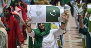 Acuerdan India y Pakistán alto al fuego y debatir reducción de tropas