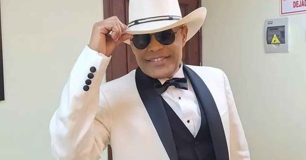 Encuentran con vida al cantante Rubby Pérez tras derrumbe del techo de discoteca