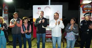 Entrega Ayuntamiento de Puebla luminarias en colonia SNTE