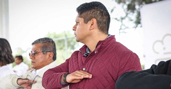 Entrega Omar Muñoz explanada cívica en preescolar