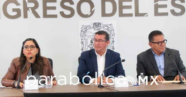 Avanza la concesi&oacute;n de parabuses, confirma Lupita Vargas