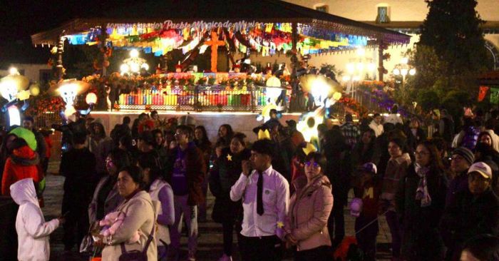 Celebra Zacatlán la temporada de muertos