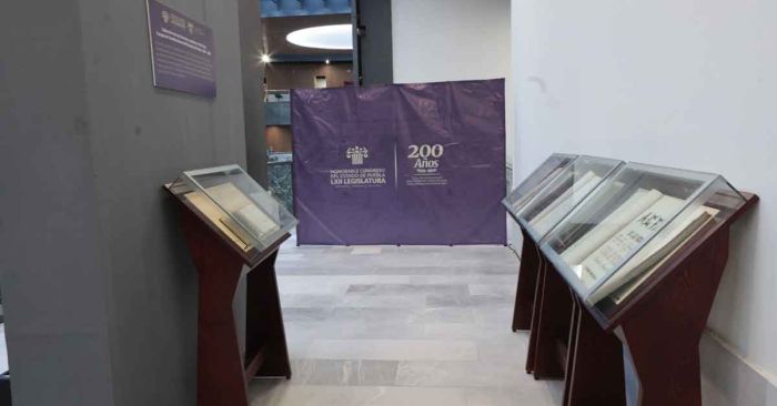 Inauguran exposición sobre constituciones en Congreso de Puebla