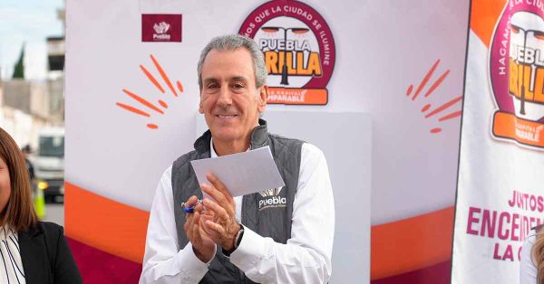 Entrega Pepe Chedraui luminarias LED en Constituci&oacute;n Mexicana