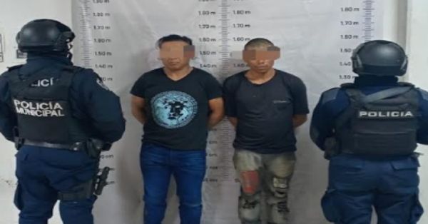 Detienen en Cuautlancingo a dos sujetos acusados de robo de vehículo