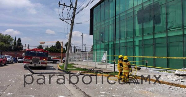 Colapsa parte del techo del CIS en Cuautlancingo