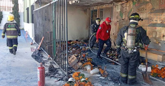 Se incendia ofrenda de colegio en colonia Las Palmas
