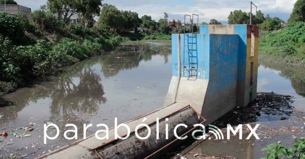 Mantiene ayuntamiento desazolve y limpieza en el Vaso Regulador Puente Negro