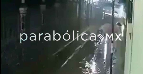 Deja una mujer lesionada colapso de barda de adobe tras lluvias en San Pedro Cholula