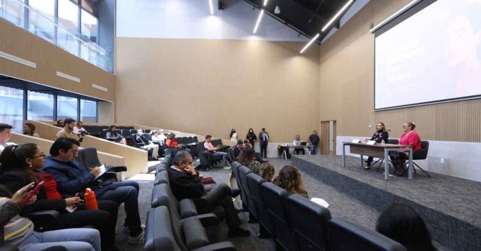 Continúa Congreso con la conmemoración &quot;8 días para el 8M&quot;