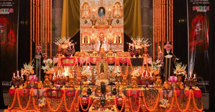 Visitaron más de 100 mil personas la ofrenda de Palacio Municipal de Puebla