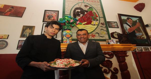 Arrancan restaurantes la temporada de Chiles en Nogada en Puebla