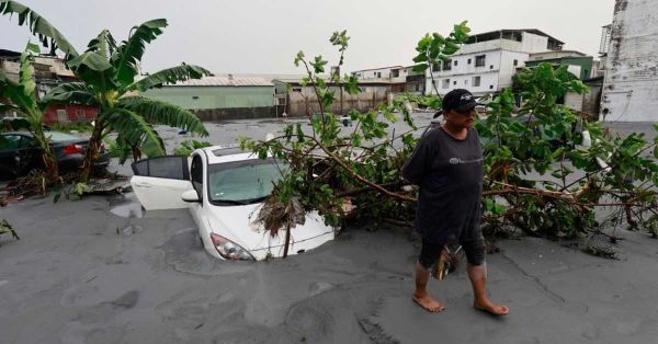 Deja tif&oacute;n "Ragasa" 17 muertos en Taiw&aacute;n; toca tierra en China
