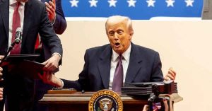 Prev&eacute; Trump que aranceles a M&eacute;xico y Canad&aacute; se aplicar&aacute;n en febrero