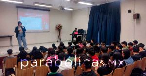 Imparte ayuntamiento conferencias sobre relaciones sanas entre jóvenes