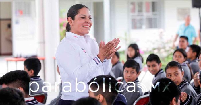 Promueve Lupita Cuautle el hábito de la lectura en San Andrés Cholula