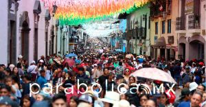 Congrega a más de 20 mil personas en Zacatlán desfile de cierre de la Feria de la Manzana