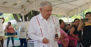 Reaparece AMLO para votar en la Elecci&oacute;n Judicial