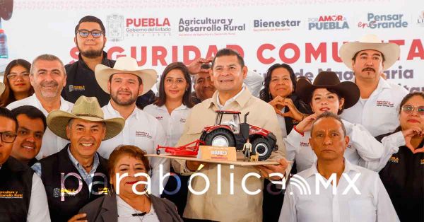 Arranca Armenta la entrega de maquinaria en Libres