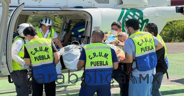Trasladan vía aérea a joven con quemaduras de Acatlán de Osorio a la capital