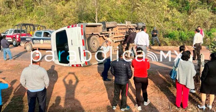 Deja siete estudiantes lesionados la volcadura de una camioneta en Zacatlán