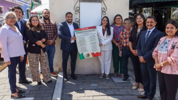 Coloca Tonantzin Fern&aacute;ndez Bando Solemne por Fiestas Patrias