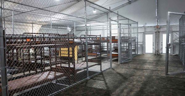 Atiende M&eacute;xico a 81 connacionales recluidos en "Alligator Alcatraz" en EU