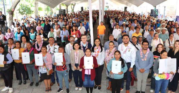 Entrega Ariadna Ayala títulos de propiedad a mujeres ejidatarias de Atlixco