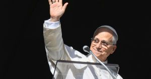 Anuncian Vaticano viajes del papa Le&oacute;n XIV