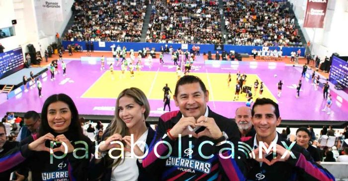 Acompa&ntilde;a Armenta arranque de la Liga Profesional de Voleibol femenil en Puebla