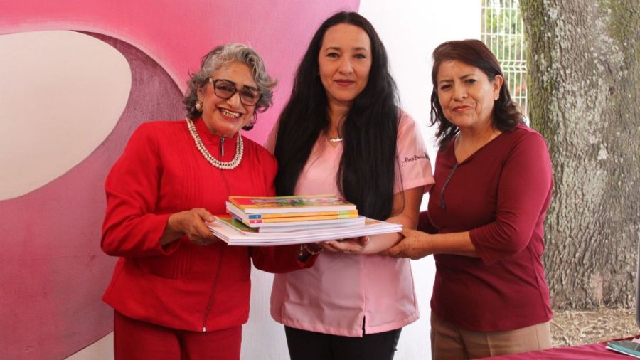 Entrega Tonantzin Fern&aacute;ndez 2,200 libros para 14 CAIC de San Pedro