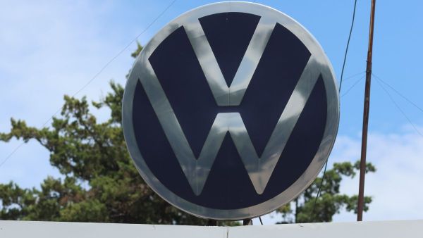 Chocan Volkswagen y Sindicato por ajustes en la plantilla laboral