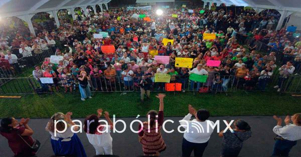 Entrega Sheinbaum tarjetas a beneficiarias del programa Pensi&oacute;n Mujeres Bienestar