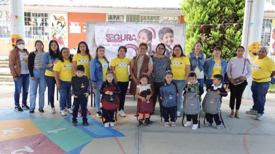 Tere Alfaro contin&uacute;a entrega de apoyos de &ldquo;Escuela Segura 2026&rdquo;