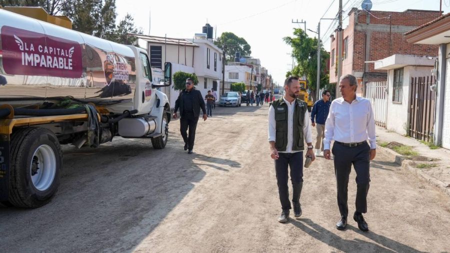 Supervisa Pepe Chedraui pavimentaci&oacute;n en la colonia Vicente Guerrero