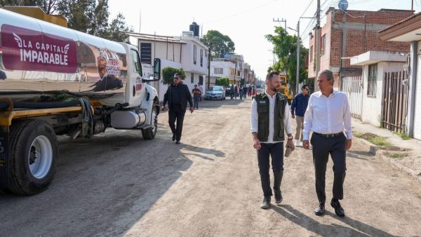 Supervisa Pepe Chedraui pavimentaci&oacute;n en la colonia Vicente Guerrero