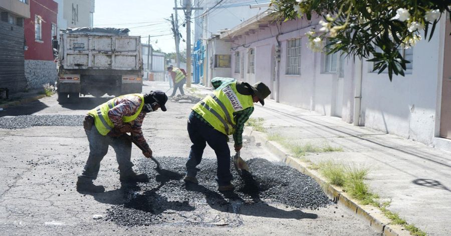 Refuerza Pepe Chedraui acciones de bacheo en la colonia Belisario Dom&iacute;nguez