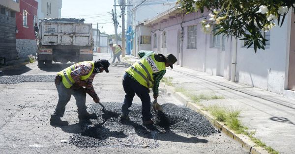 Refuerza Pepe Chedraui acciones de bacheo en la colonia Belisario Dom&iacute;nguez