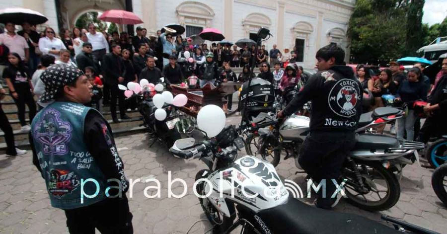 Despiden a Karla Valeria entre un clamor de justicia de sus familiares