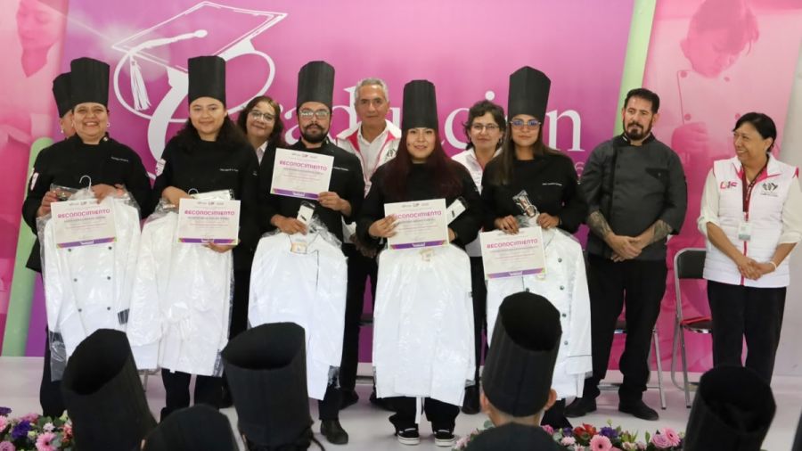 Se grad&uacute;an 51 estudiantes de la Escuela de Gastronom&iacute;a del SMDIF