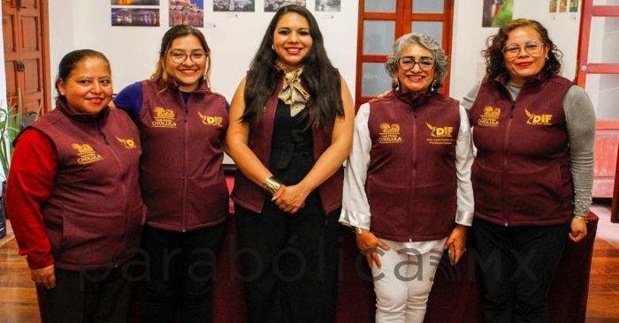 Entrega Tonantzin Fern&aacute;ndez uniformes a personal del DIF Municipal