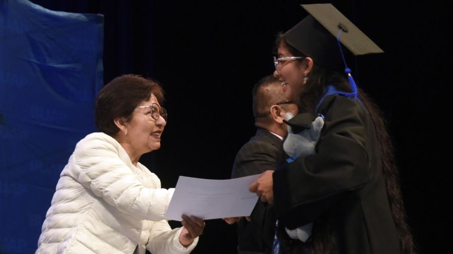 Preside rectora BUAP graduaci&oacute;n del Bachillerato 5 de Mayo