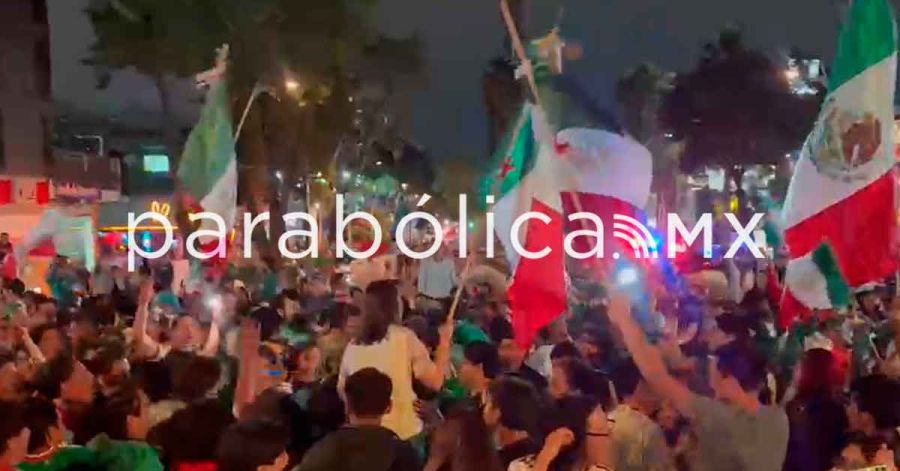 Vuelven poblanas y poblanos a tomar la Ju&aacute;rez por el triunfo de M&eacute;xico