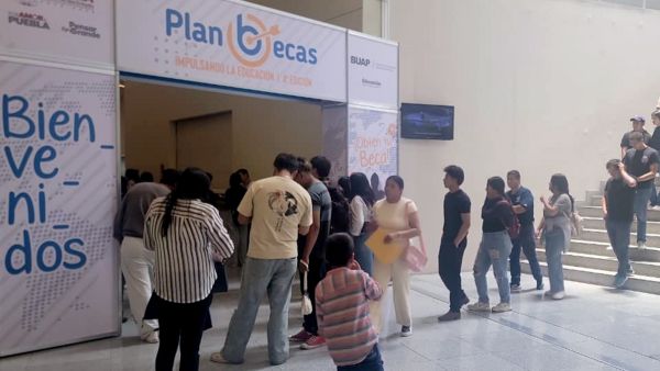 Apoya BUAP la educaci&oacute;n a trav&eacute;s de la feria Plan Becas 2026