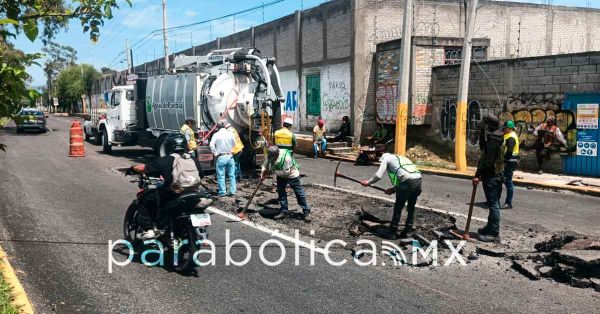 Denuncia Infra da&ntilde;os de Agua de Puebla a la carpeta asf&aacute;ltica en Diagonal Defensores