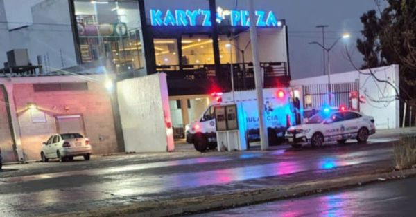 Deja ri&ntilde;a en pizzer&iacute;a de bulevar Carmelitas a una mujer herida