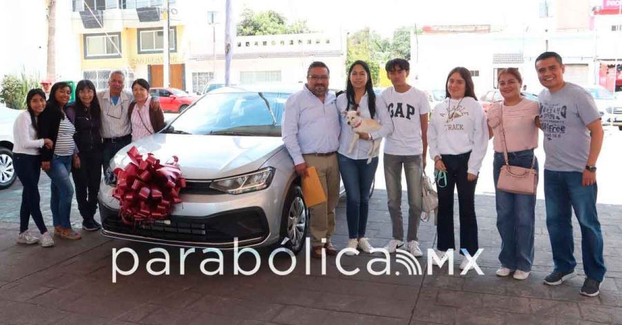 Entrega Cuautlancingo premios del Sorteo Predial